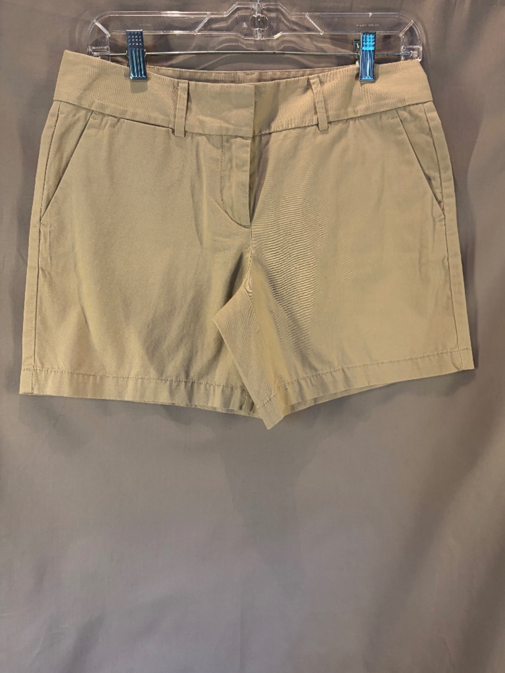 LOFT 6" inseam shorts, color Khaki Size 2 (NWT)